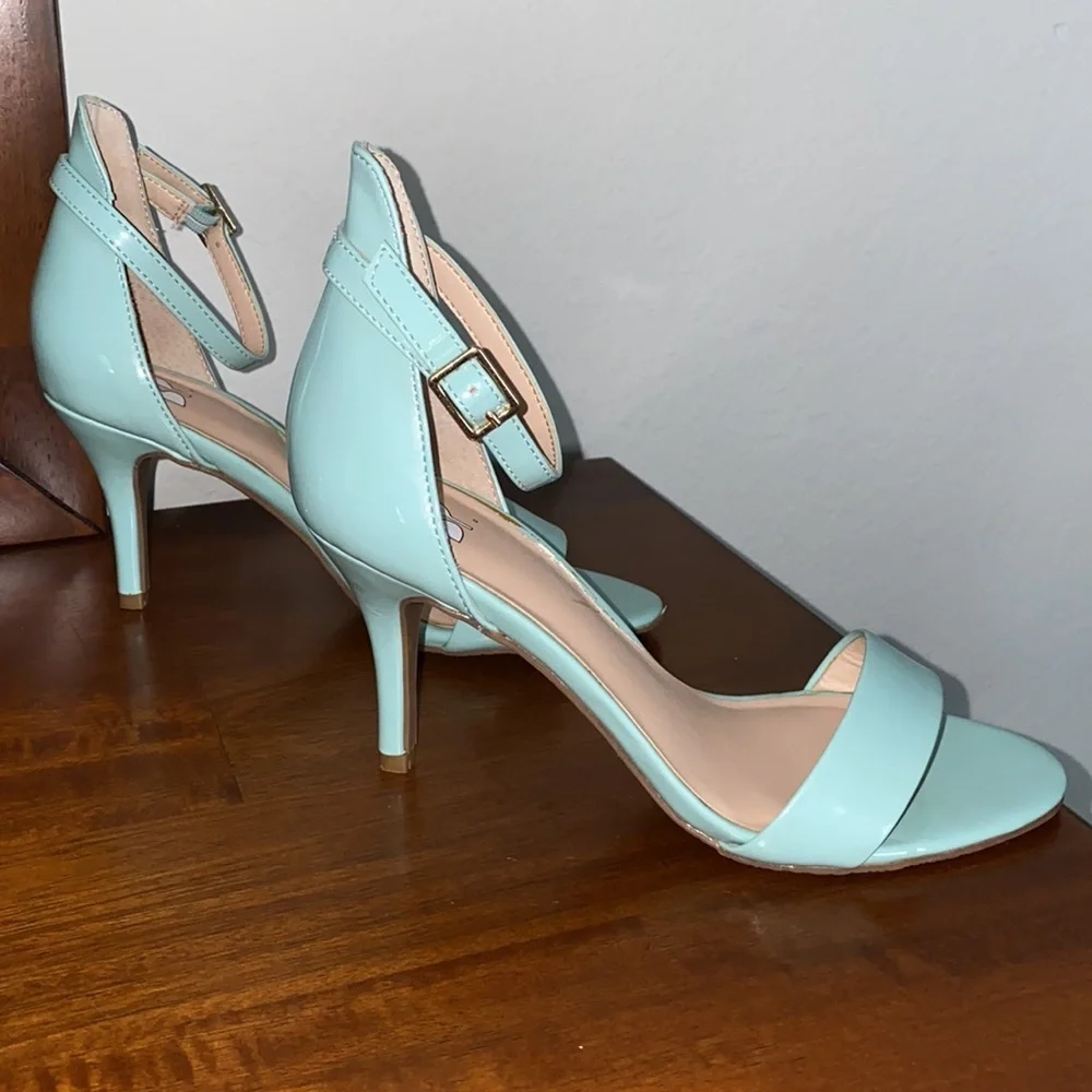 BP High Heels Open Toes Sandals Minty Color Size 5 M